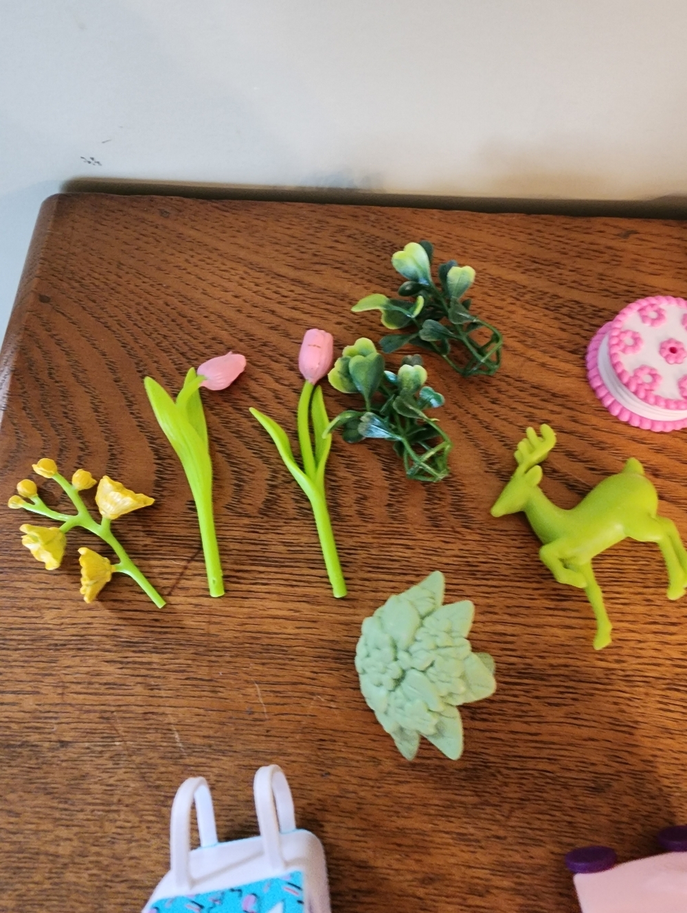 Misc. Doll & Doll House Accessories Lot - Picture 2 of 7